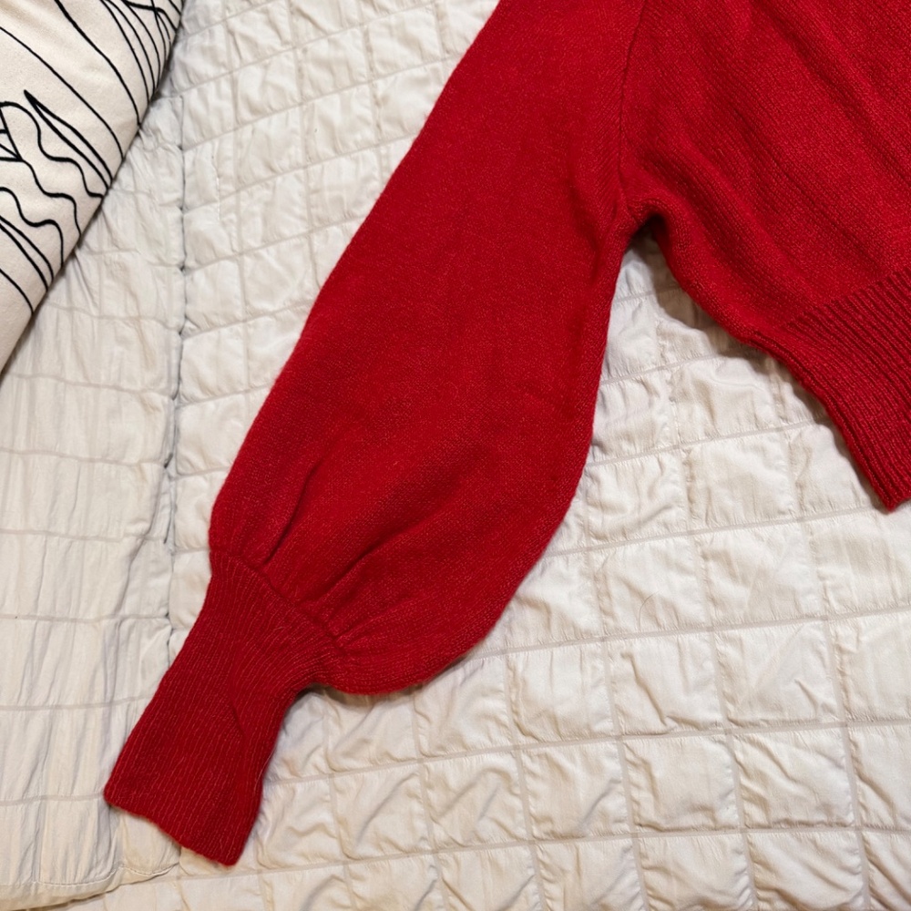 VENUS BUBBLE SLEEVE CROPPED SWEATER SIZE XL - Picture 2 of 5